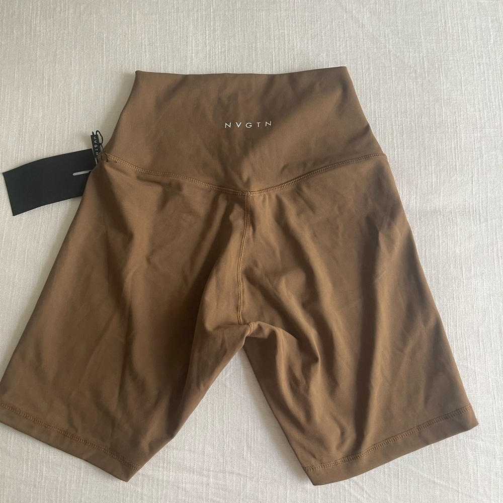 NWT Navigation shorts in Mocha size M